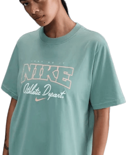 Nike Women's Loose Short-Sleeve Graphic T-Shirt
