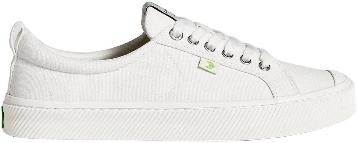 Cariuma Oca Low Canvas Sneakers