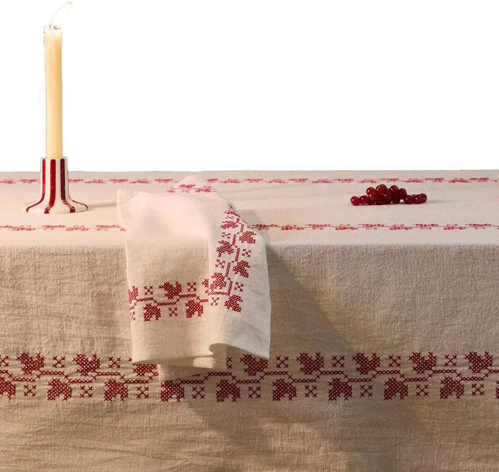 Embroidered detail tablecloth