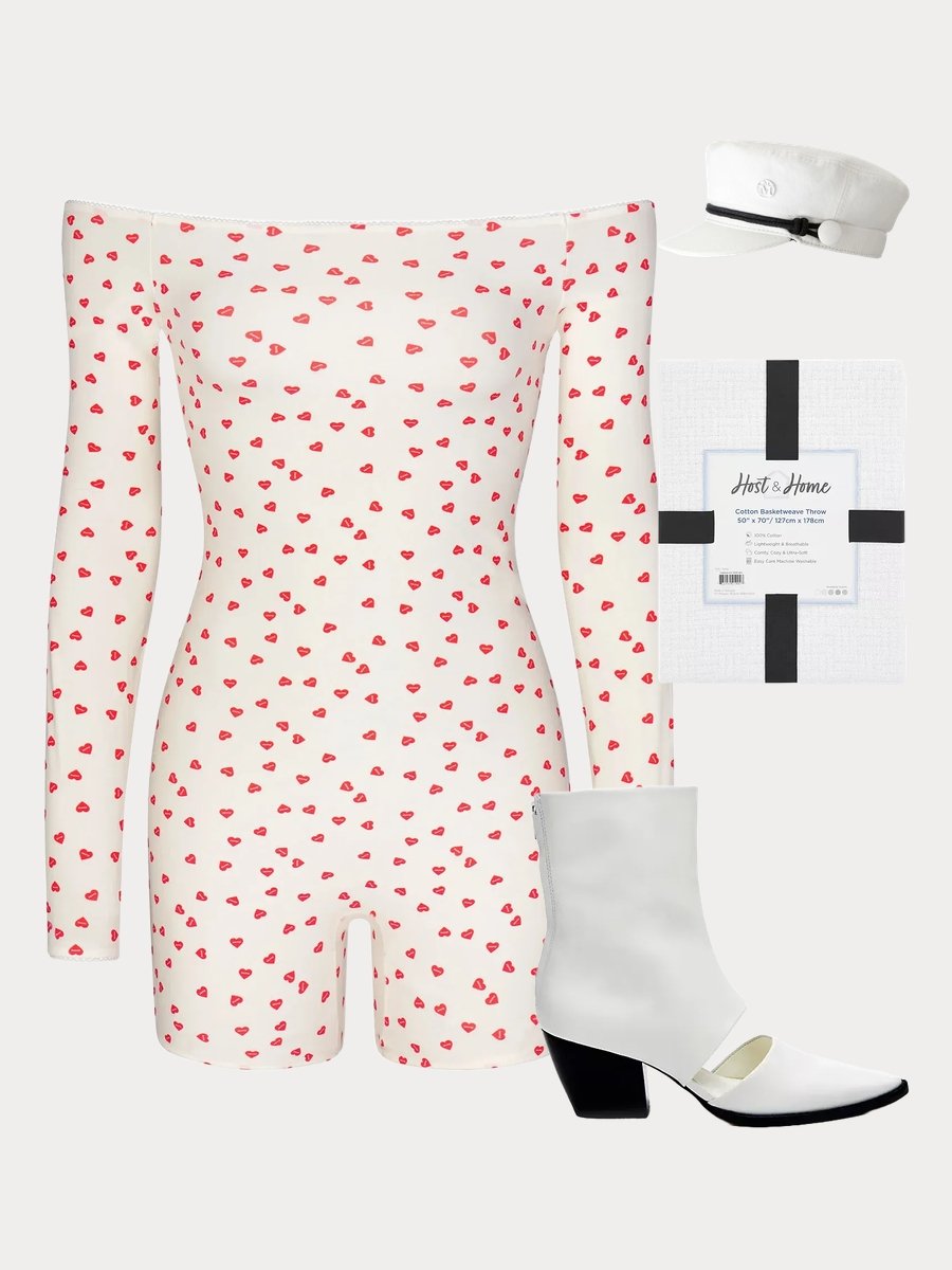 Newborn Girl Clothes: The Quintessential Chic Ensemble!